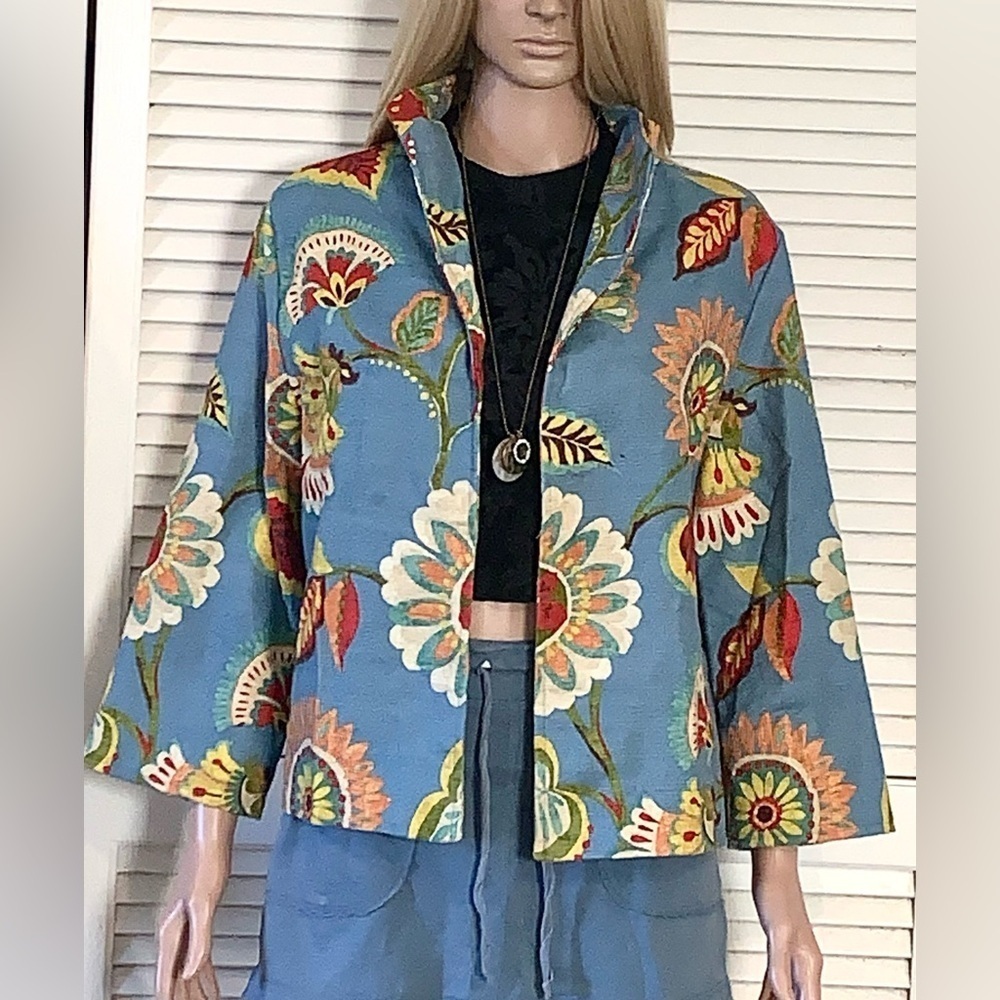 Vintage painted pony blue with bold floral U.S.A. size Large women’s
